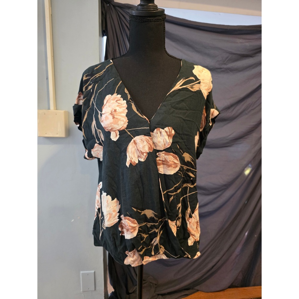 A New Day Floral Wrap Blouse Green Peach Tulip Print V-Neck Short Sleeve Top M
